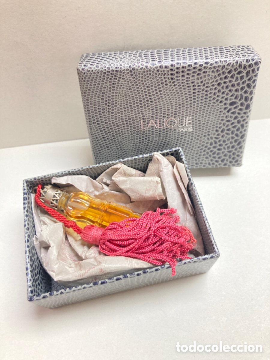 Otras botellas y bebidas antiguas de colecci&oacute;n: Botella de perfume miniatura en su caja - Foto 4