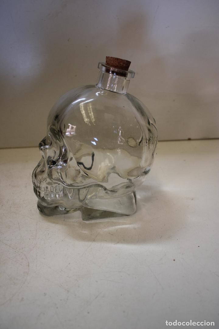 Otras botellas y bebidas antiguas de colecci&oacute;n: botella calavera - Foto 3