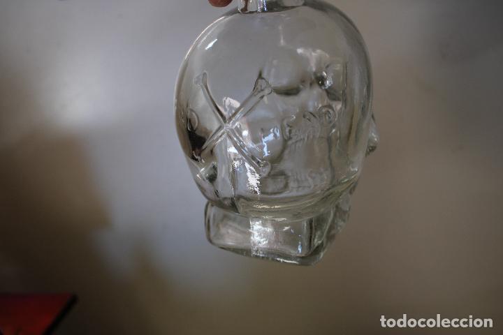 Otras botellas y bebidas antiguas de colecci&oacute;n: botella calavera - Foto 4