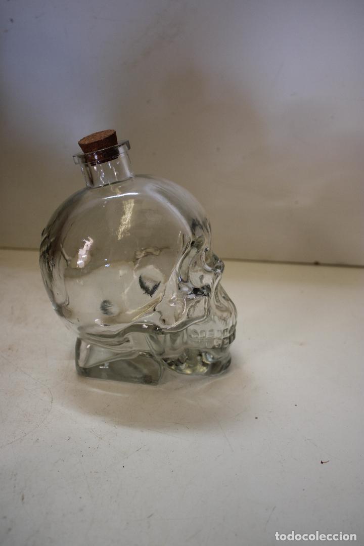 Otras botellas y bebidas antiguas de colecci&oacute;n: botella calavera - Foto 1