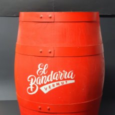 Otras Botellas y Bebidas Antiguas de colección: BARRIL EXPOSITOR PUBLICITARIO DE BODEGA VERMUT EL BANDARRA ORIGINAL DE LA ÉPOCA. Lote 401945364