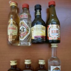 Otras Botellas y Bebidas Antiguas de colección: 8 BOTELLITAS LICORES 5 CL COLECCIONABLES. Lote 403479574