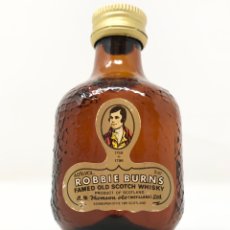 Otras Botellas y Bebidas Antiguas de colección: ROBBIE BURNS FAMED OLD SCOTCH WHISKY, DE LOS AÑOS 80, DE 5CL, MINIATURA/BOTELLÍN