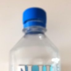 Otras Botellas y Bebidas Antiguas de colección: BOTELLA DE PLASTICO PARA AGUA DE LAS ISLAS FIDJI, COMPRADA EN NUEVA YORK - VACIA