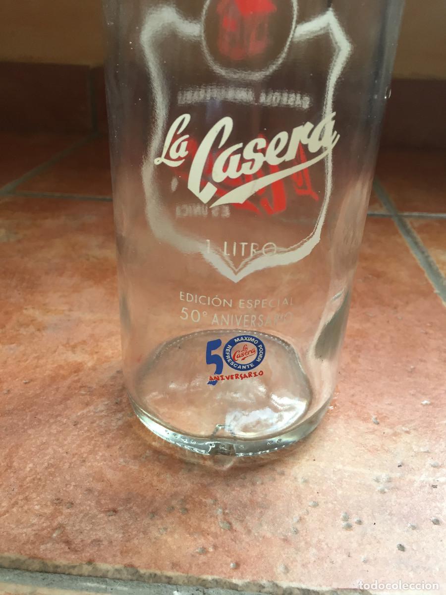 Otras botellas y bebidas antiguas de colecci&oacute;n: BOTELLA DE LA CASERA - Foto 5