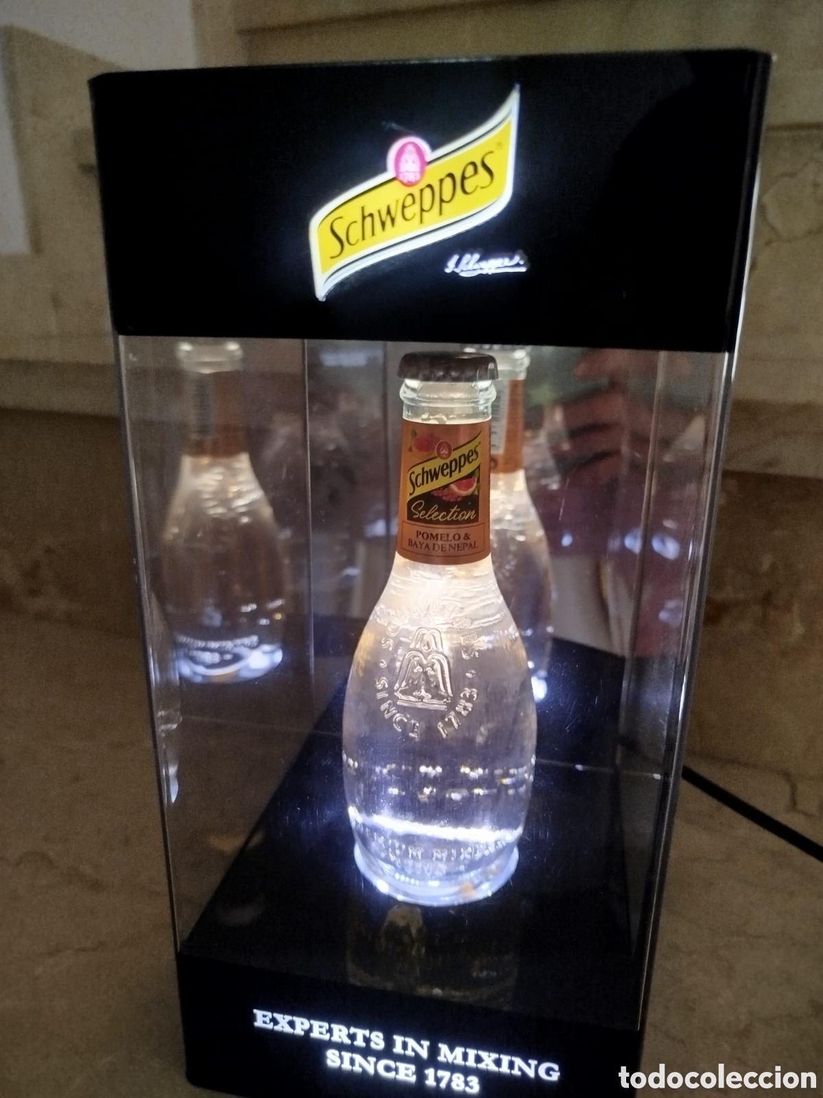 Otras botellas y bebidas antiguas de colecci&oacute;n: Expositor con luz Schweppes - Foto 1