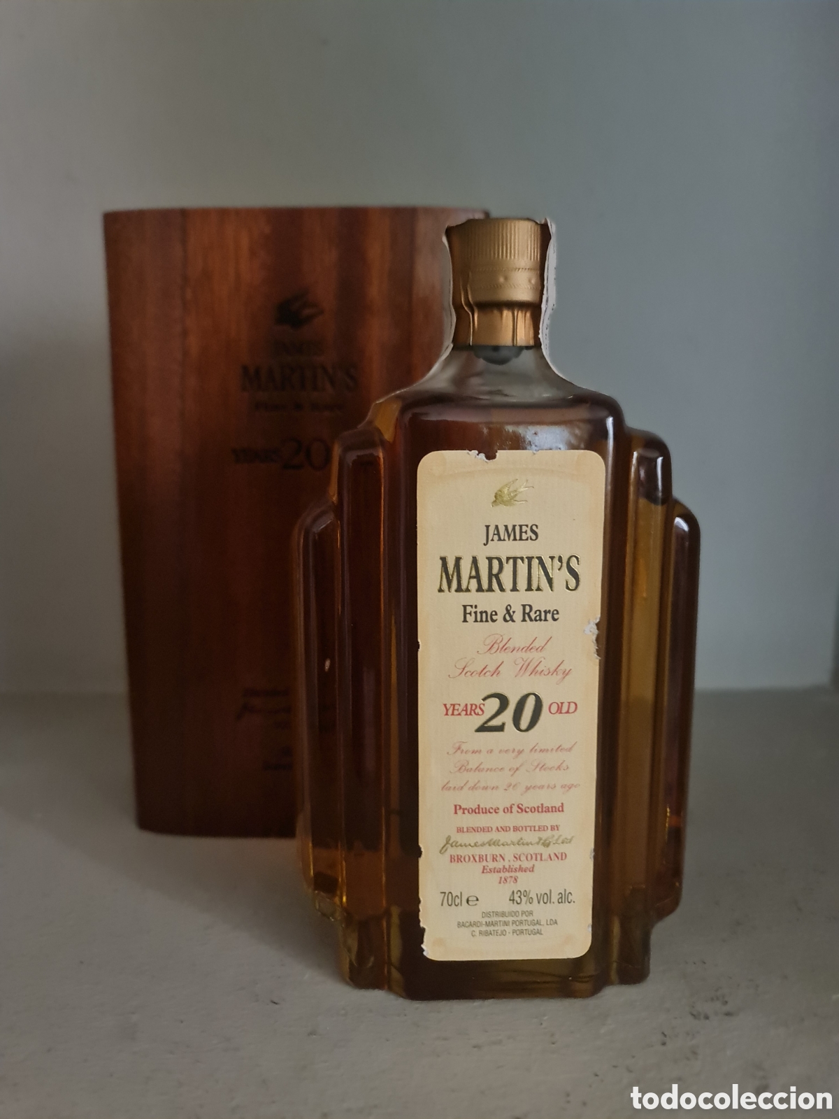 Otras Botellas y Bebidas Antiguas de colecci&oacute;n: James Martin's 20 Years Old Fine & Rare Blended Scotch Whisky.&nbsp;