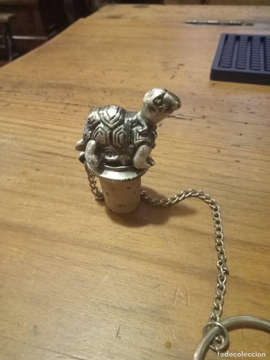 Otras Botellas y Bebidas Antiguas de colecci&oacute;n: ANTIGUO TAP&Oacute;N DE TORTUGA DE METAL Y CORCHO
