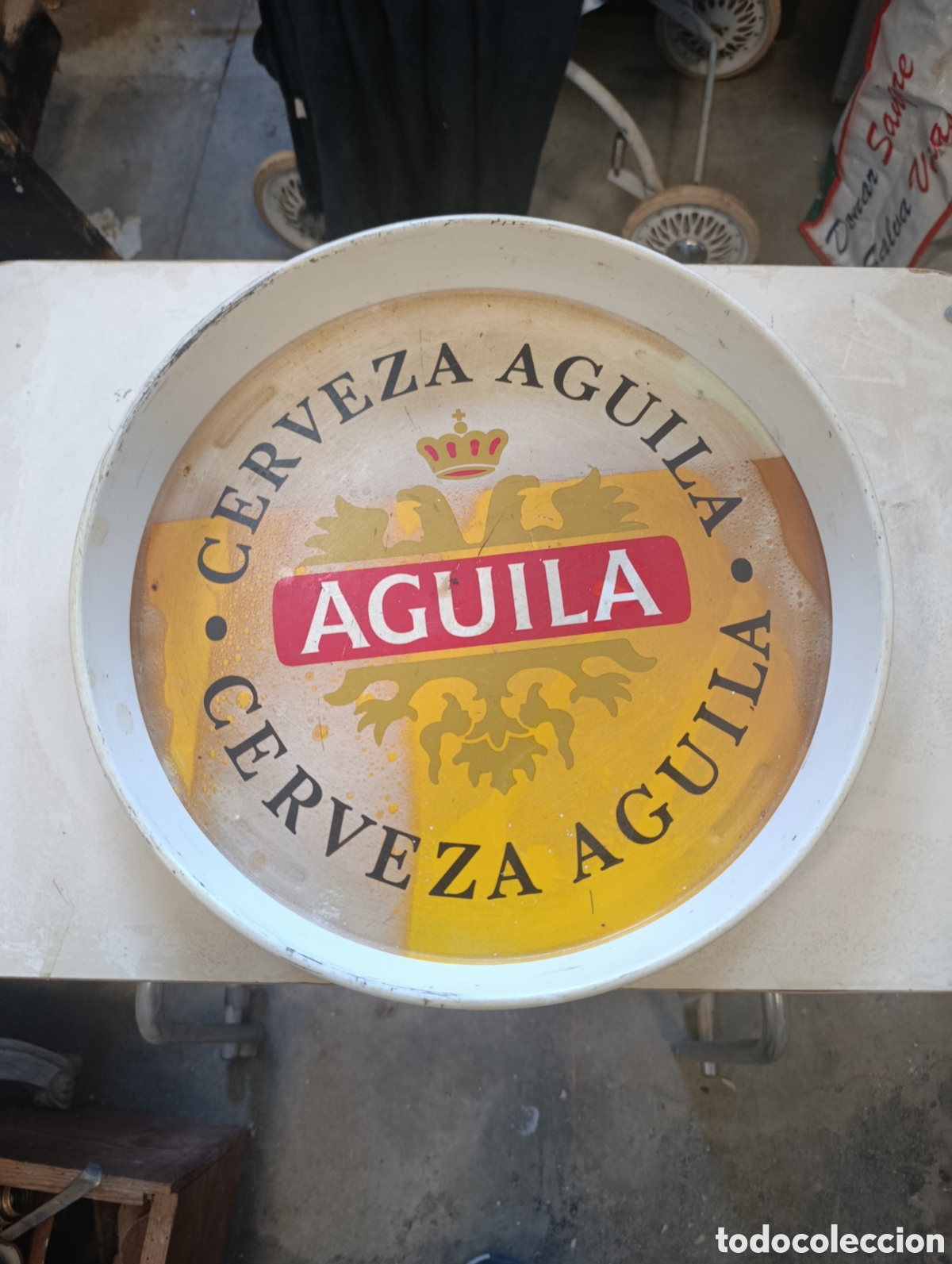 Otras Botellas y Bebidas Antiguas de colecci&oacute;n: Bandeja cerveza el &aacute;guila.
