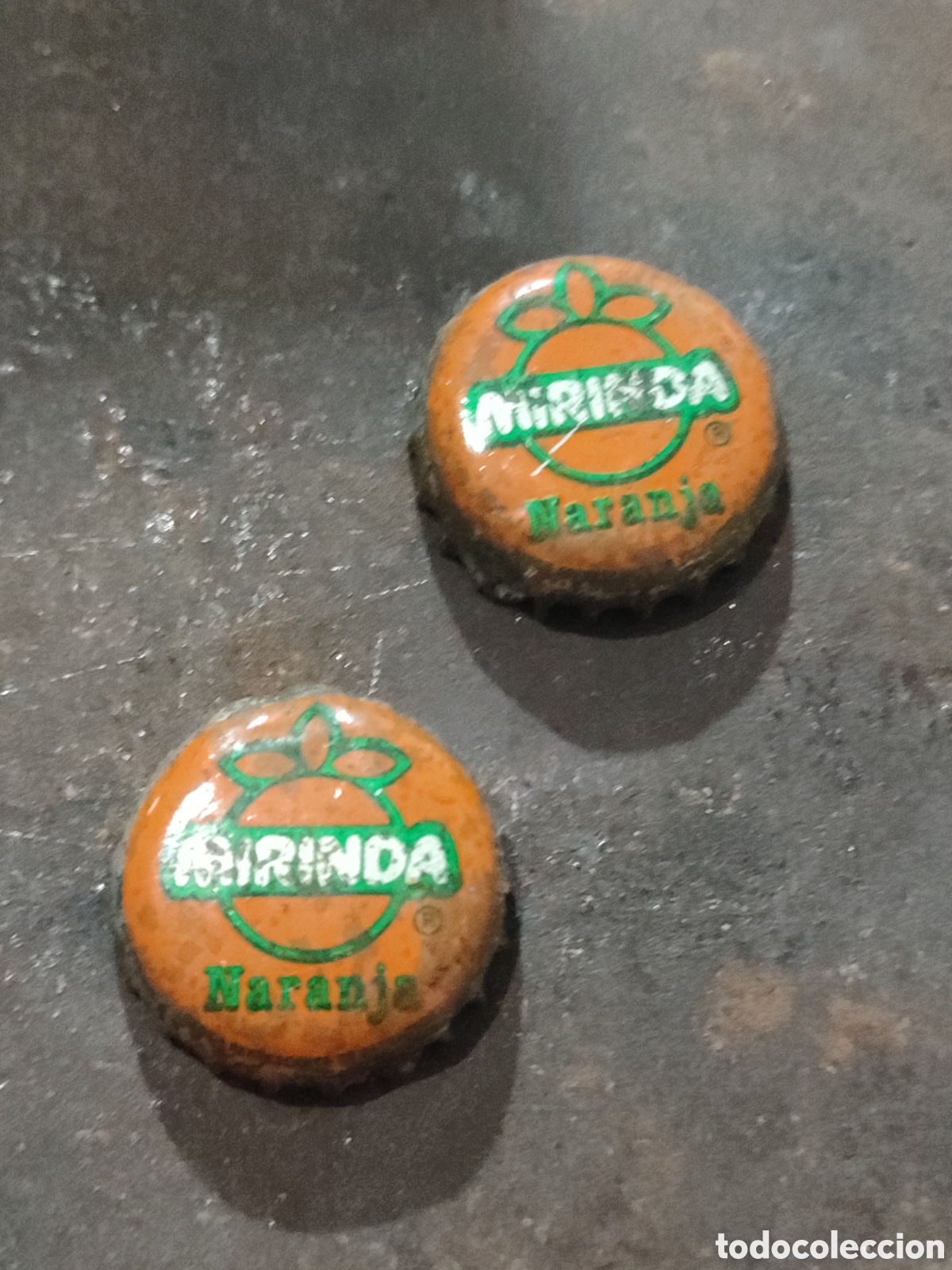 Otras Botellas y Bebidas Antiguas de colecci&oacute;n: Mirinda, dos antiguas chapas corona tapas de botellas de Mirinda.