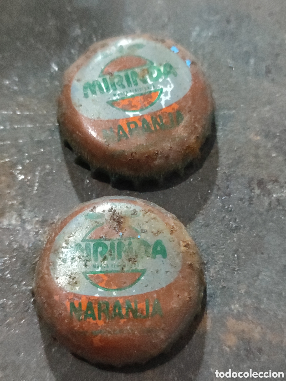 Otras Botellas y Bebidas Antiguas de colecci&oacute;n: Mirinda, dos antiguas chapas corona tapas de botellas de Mirinda.