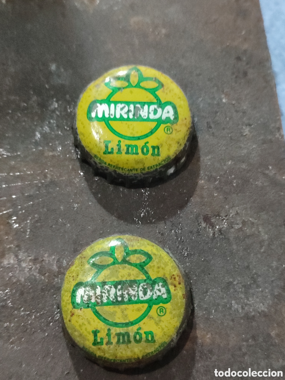 Otras Botellas y Bebidas Antiguas de colecci&oacute;n: Mirinda, dos antiguas chapas corona tapas de botellas de Mirinda de Limon