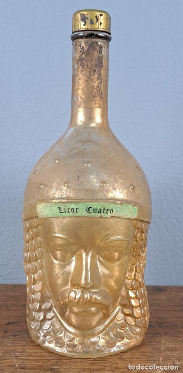 Otras Botellas y Bebidas Antiguas de colecci&oacute;n: Botella Licor Cuatro, Vidrio dorado, mediados S. XX