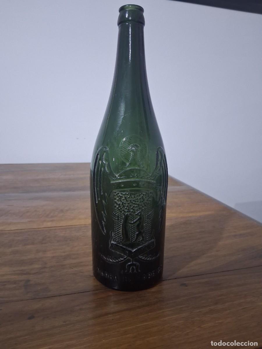 Otras Botellas y Bebidas Antiguas de colecci&oacute;n: Botella de cerveza El aguila de 75 cl relieve
