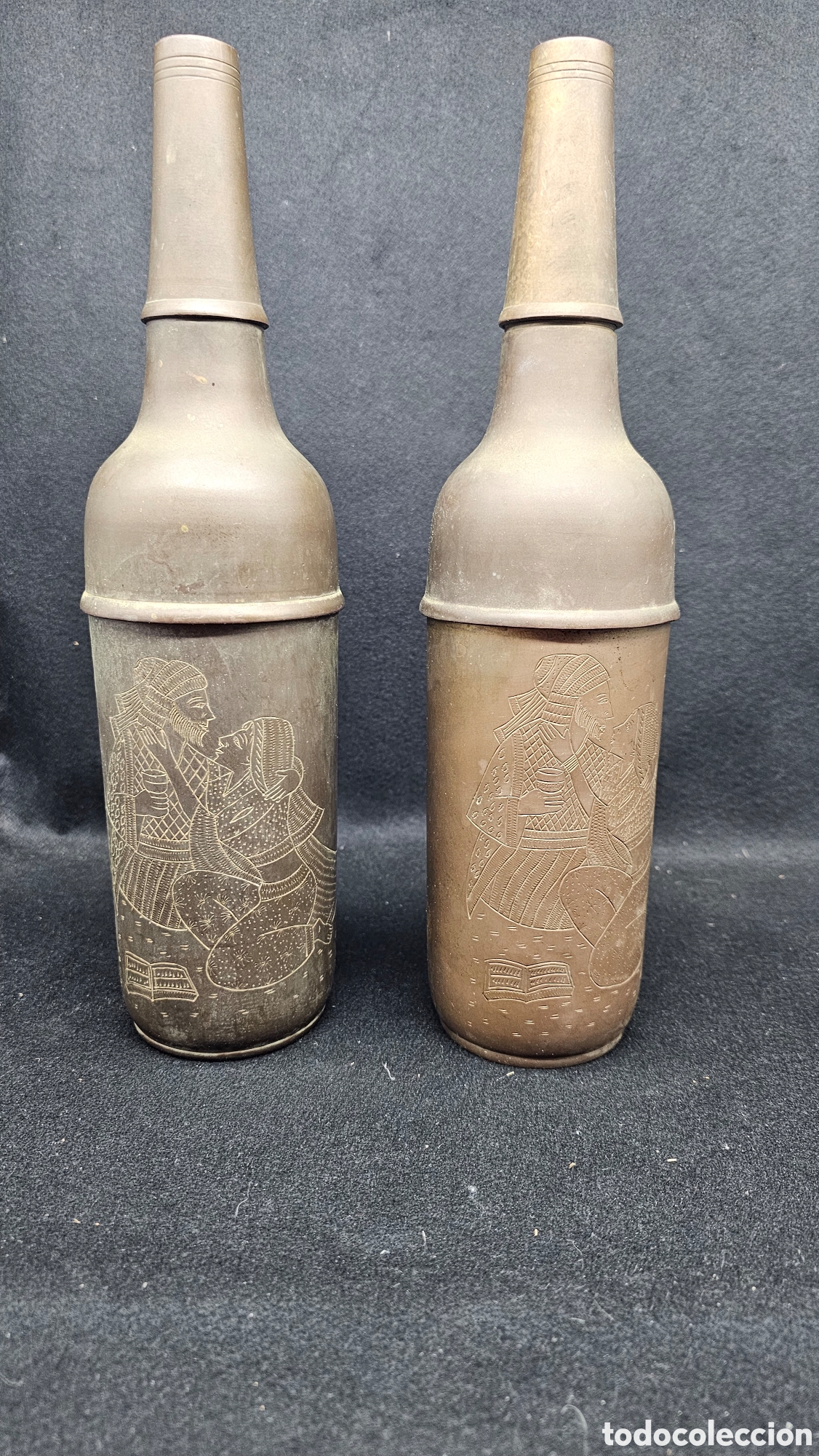 Otras Botellas y Bebidas Antiguas de colecci&oacute;n: Botellas antiguas de lat&oacute;n con vasos incorporado