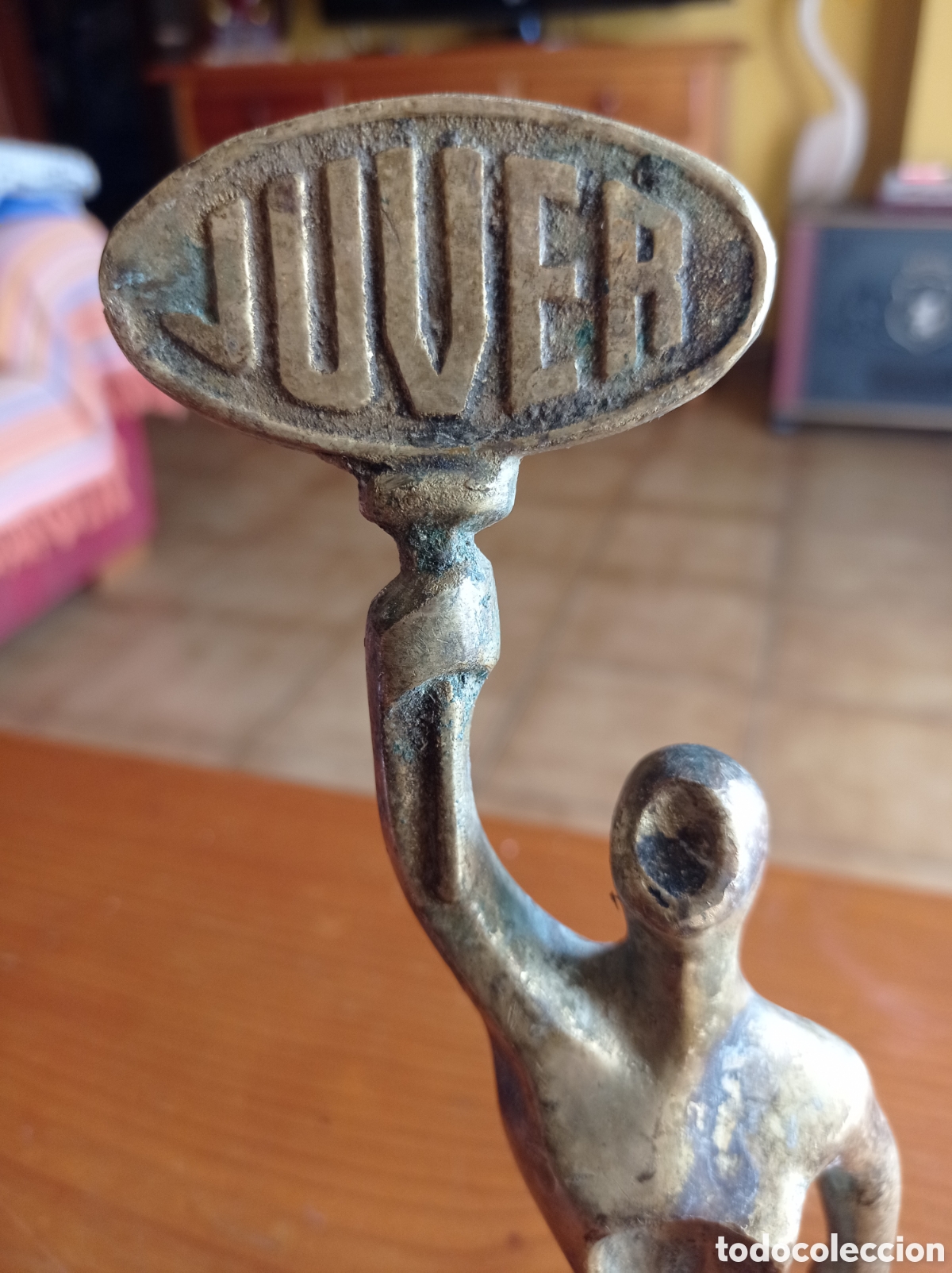 Otras Botellas y Bebidas Antiguas de colecci&oacute;n: ZUMOS JUVER ESCULTURA BRONZE
