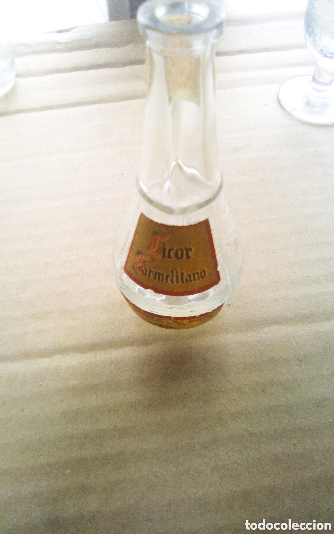 Otras Botellas y Bebidas Antiguas de colecci&oacute;n: Botell&iacute;n Licor Carmelitano. Desierto de las Palmas, Benicasim. Mide 11 cm., sin tap&oacute;n.