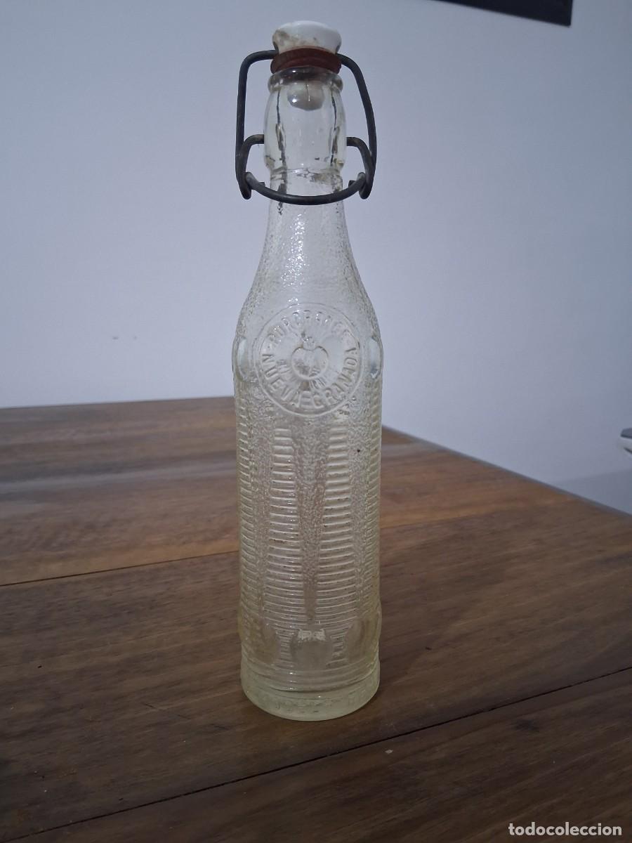 Otras Botellas y Bebidas Antiguas de colecci&oacute;n: Botella de gaseosa Nueva Granada Pororange en relieve naranja