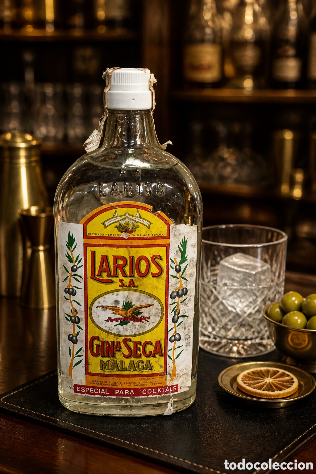 Otras Botellas y Bebidas Antiguas de colecci&oacute;n: Botella antigua de ginebra Larios Gin Seca producida en M&aacute;laga, Espa&ntilde;a.