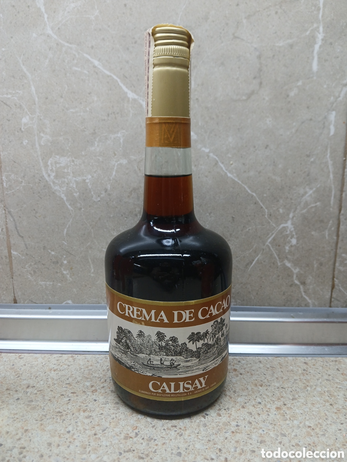 Otras Botellas y Bebidas Antiguas de colecci&oacute;n: BOTELLA CREMA DE CACAO CALISAY DESTILERIAS MOLLFULLEDA ARENYS DE MAR PRECINTO 4 PESETAS.