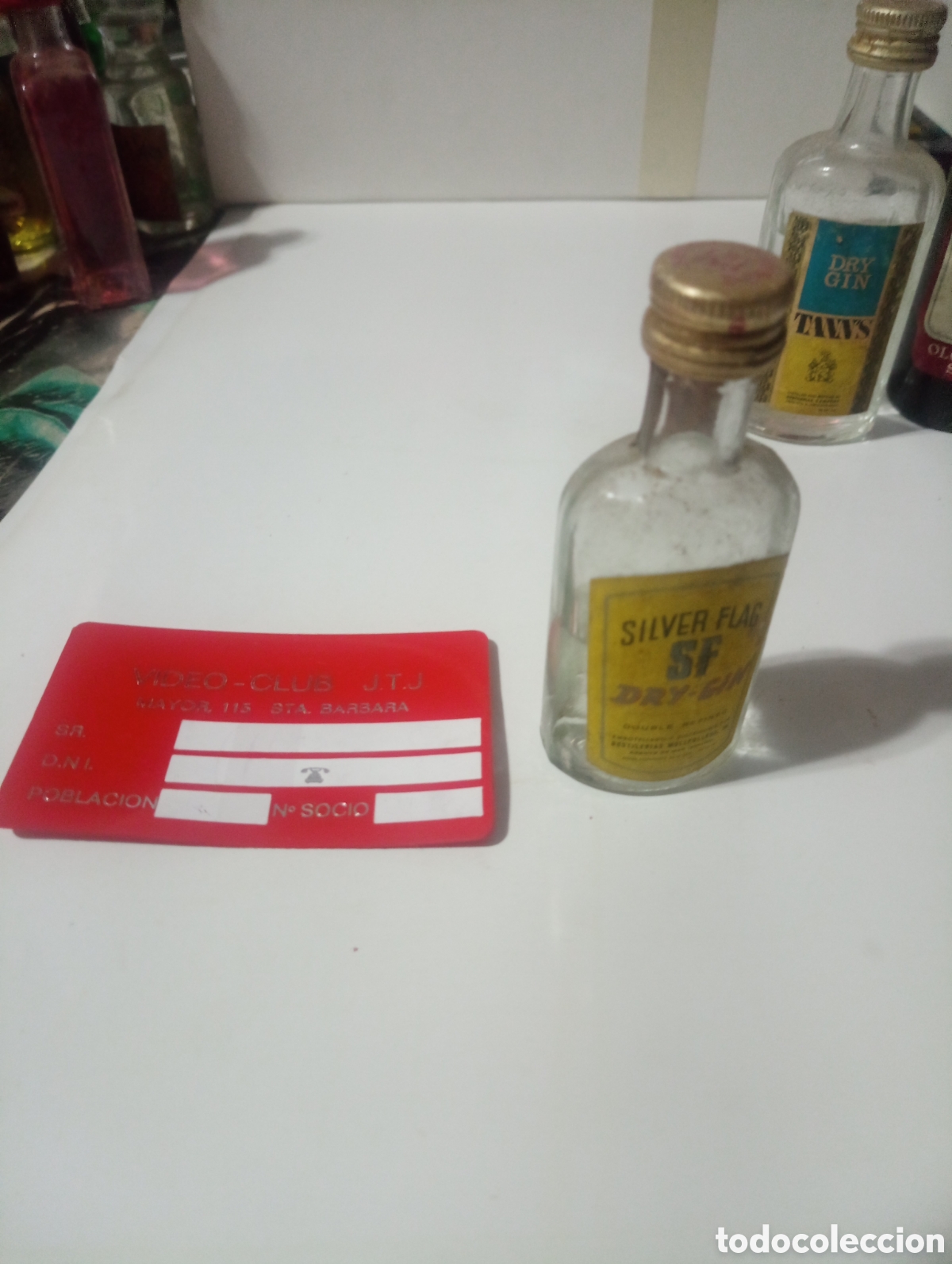Otras Botellas y Bebidas Antiguas de colecci&oacute;n: Botell&iacute;n dry gin silver flag