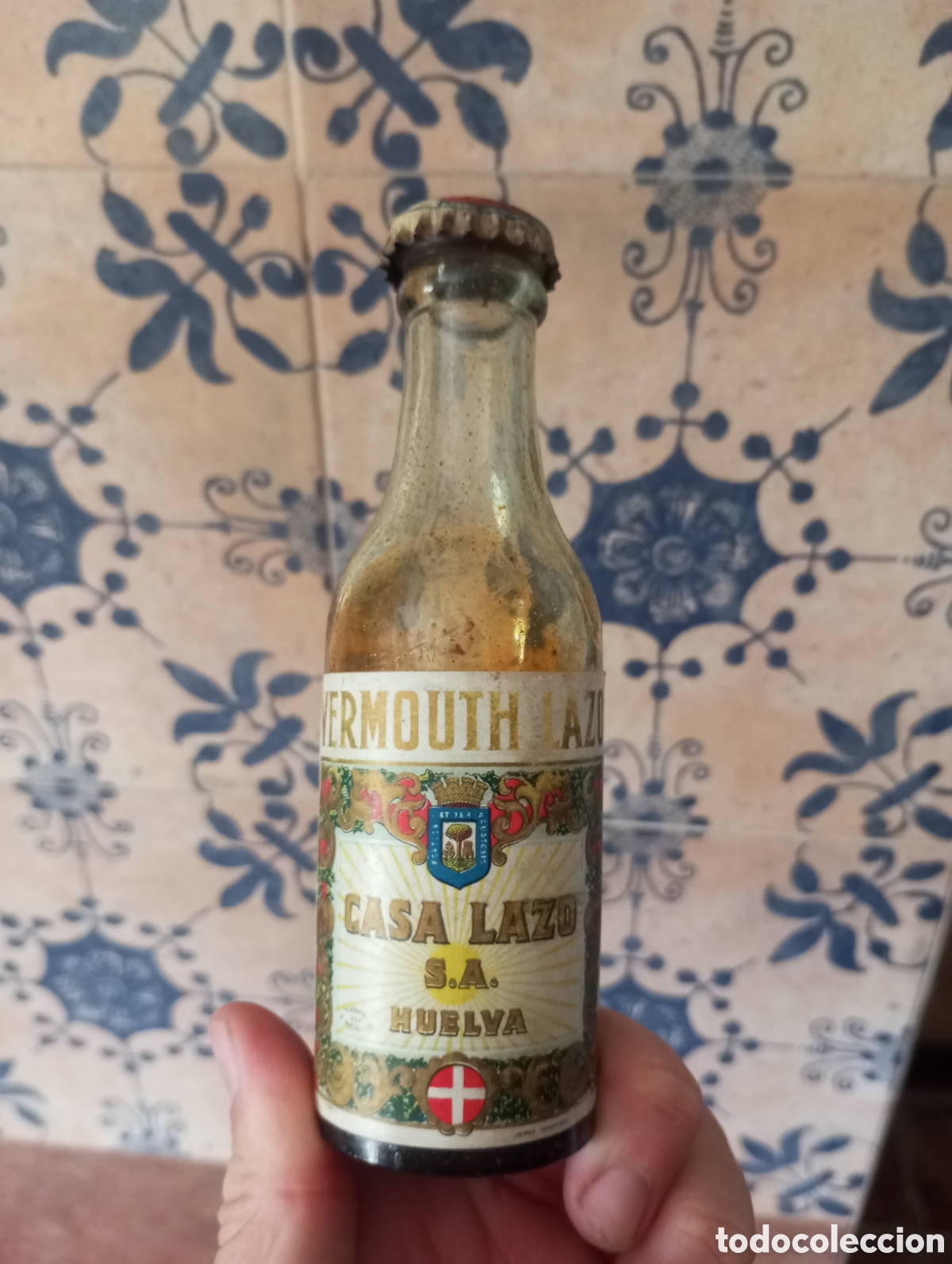Otras Botellas y Bebidas Antiguas de colecci&oacute;n: Tap&oacute;n corona vermut casa Lazo Huelva con corcho
