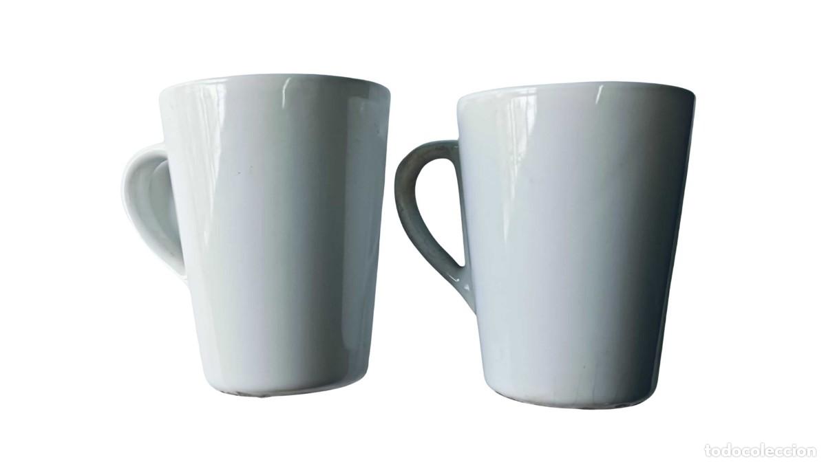 Otras Botellas y Bebidas Antiguas de colecci&oacute;n: LOTE 2 TAZAS DE CAF&Eacute; VINTAGE - CER&Aacute;MICA BLANCA - FORMA C&Oacute;NICA - MENAJE HOSTELER&Iacute;A RETRO