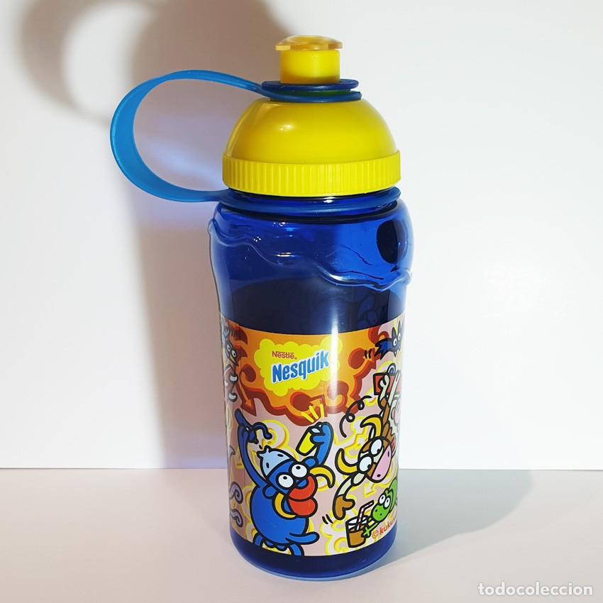 Otras botellas y bebidas antiguas de colecci&oacute;n: CANTIMPLORA NESQUIK KUKUXUMUSU CON BR&Uacute;JULA. BOTELLA PROMOCIONAL NESTL&Eacute; A&Ntilde;OS 2000. COMPLETA VINTAGE!