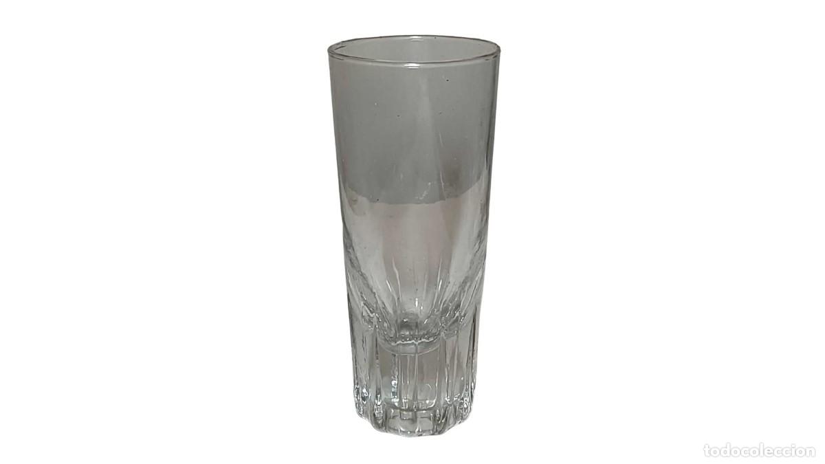Otras botellas y bebidas antiguas de colecci&oacute;n: VASO DE CHUPITO VINTAGE FACETADO - CRISTAL TALLADO - A&Ntilde;OS 60/70