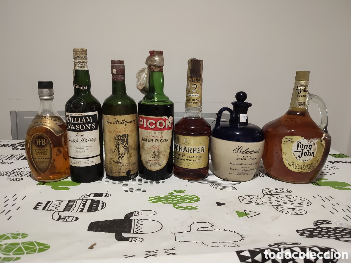 Otras botellas y bebidas antiguas de colecci&oacute;n: Colecci&oacute;n de 7 botellas antiguas de whisky y aperitivo &ndash; A&ntilde;os 60/70/80