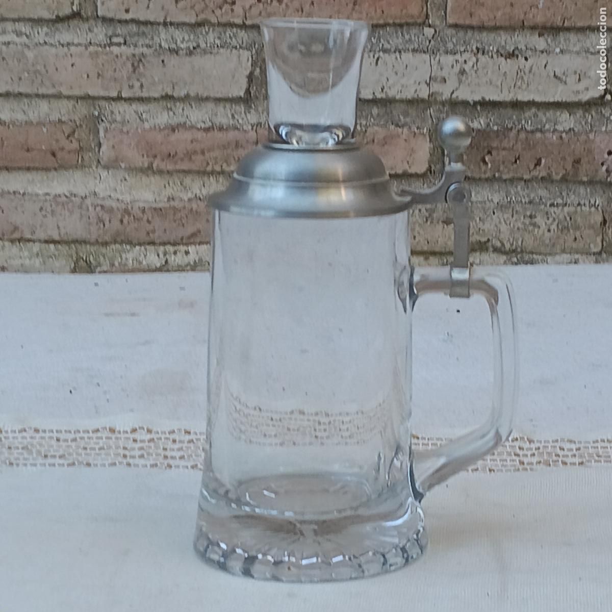 Collectionnisme d'Autres Bouteilles et Boissons : JARRA EN CRISTAL CON TAPA Y ASA DE ALUMINIO PARA CERVEZA - ALEMANIA.