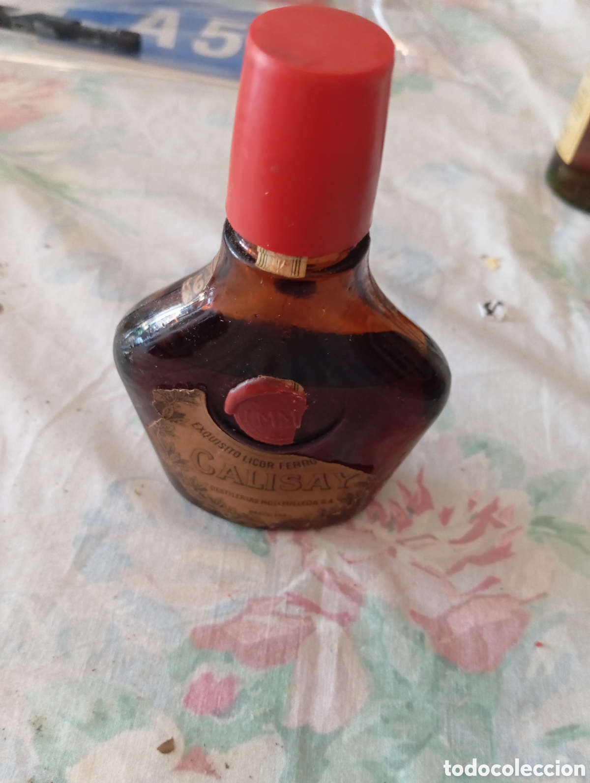 Otras botellas y bebidas antiguas de colecci&oacute;n: antigua botella de 1/4 de Calisay