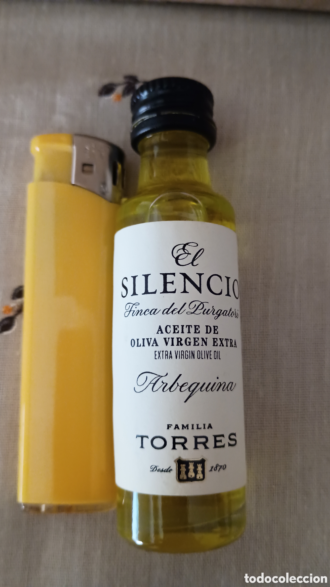 Otras botellas y bebidas antiguas de colecci&oacute;n: Botellita de aceite el Silencio Torres