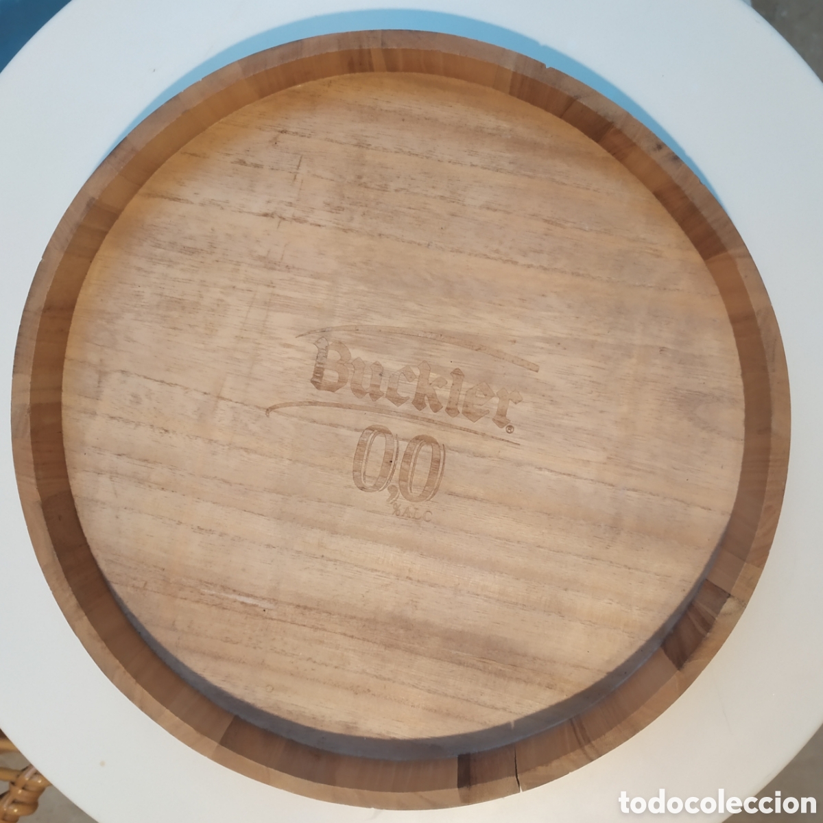 Otras botellas y bebidas antiguas de colecci&oacute;n: Bandeja de madera circular publicidad de Buckler 0,0. Mide 35 cm de di&aacute;metro y 4 cm de altura. Prese