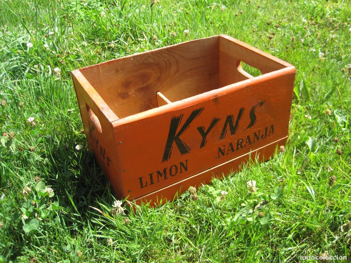 Otras botellas y bebidas antiguas de colecci&oacute;n: ANTIGUA CAJA DE MADERA PARA BOTELLAS GRANDES - REFRESCO KYNS - LIM&Oacute;N NARANJA