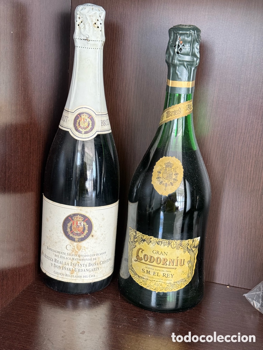 Otras botellas y bebidas antiguas de colecci&oacute;n: Lote de 2 botellas antiguas Codorn&iacute;u Casa Real Espa&ntilde;ola