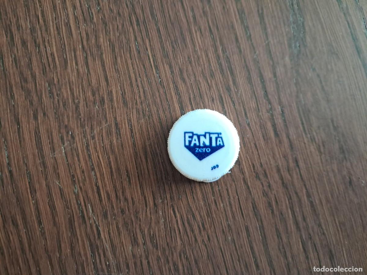 Otras botellas y bebidas antiguas de colecci&oacute;n: chapa tap&oacute;n corona de pl&aacute;stico, fanta zero.