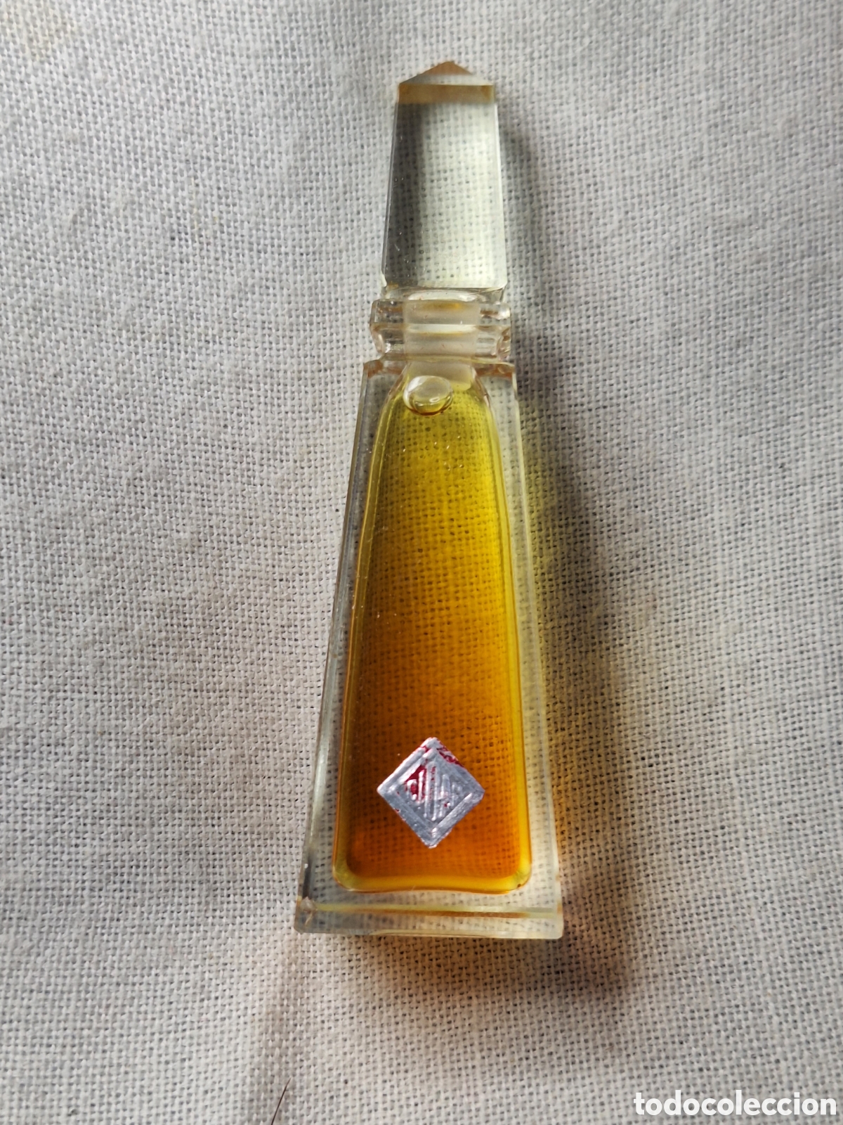Otras botellas y bebidas antiguas de colecci&oacute;n: Antigua botellita de perfume