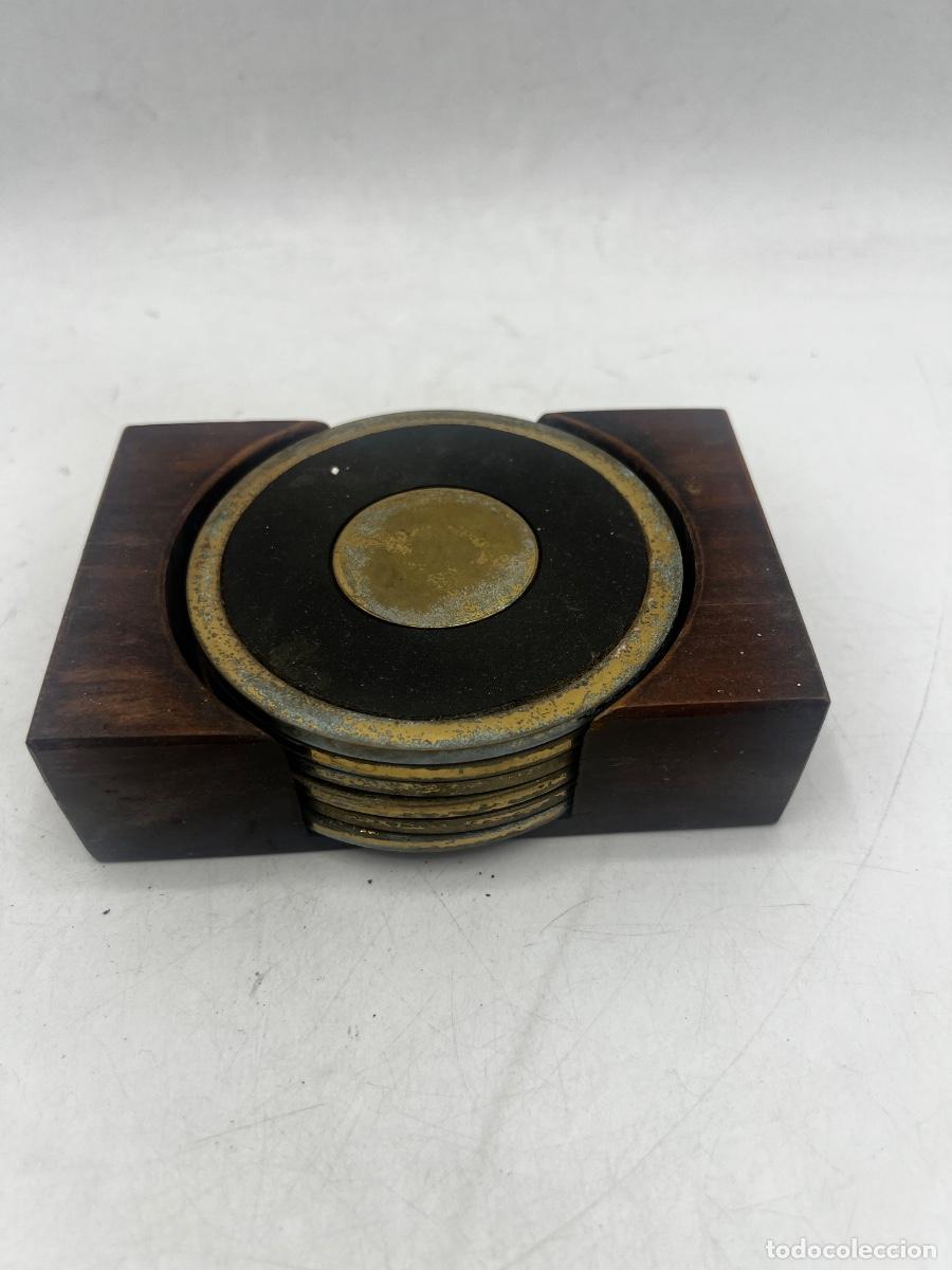 Otras botellas y bebidas antiguas de colecci&oacute;n: JUEGO DE 6 POSAVASOS. METAL Y CUERO CON BASE DE MADERA.