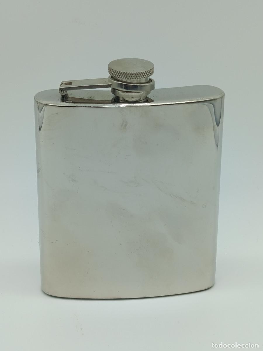 Otras botellas y bebidas antiguas de colecci&oacute;n: PETACA LICORERA METALICA. 13CM ESCASOS DE ALTURA. CS.