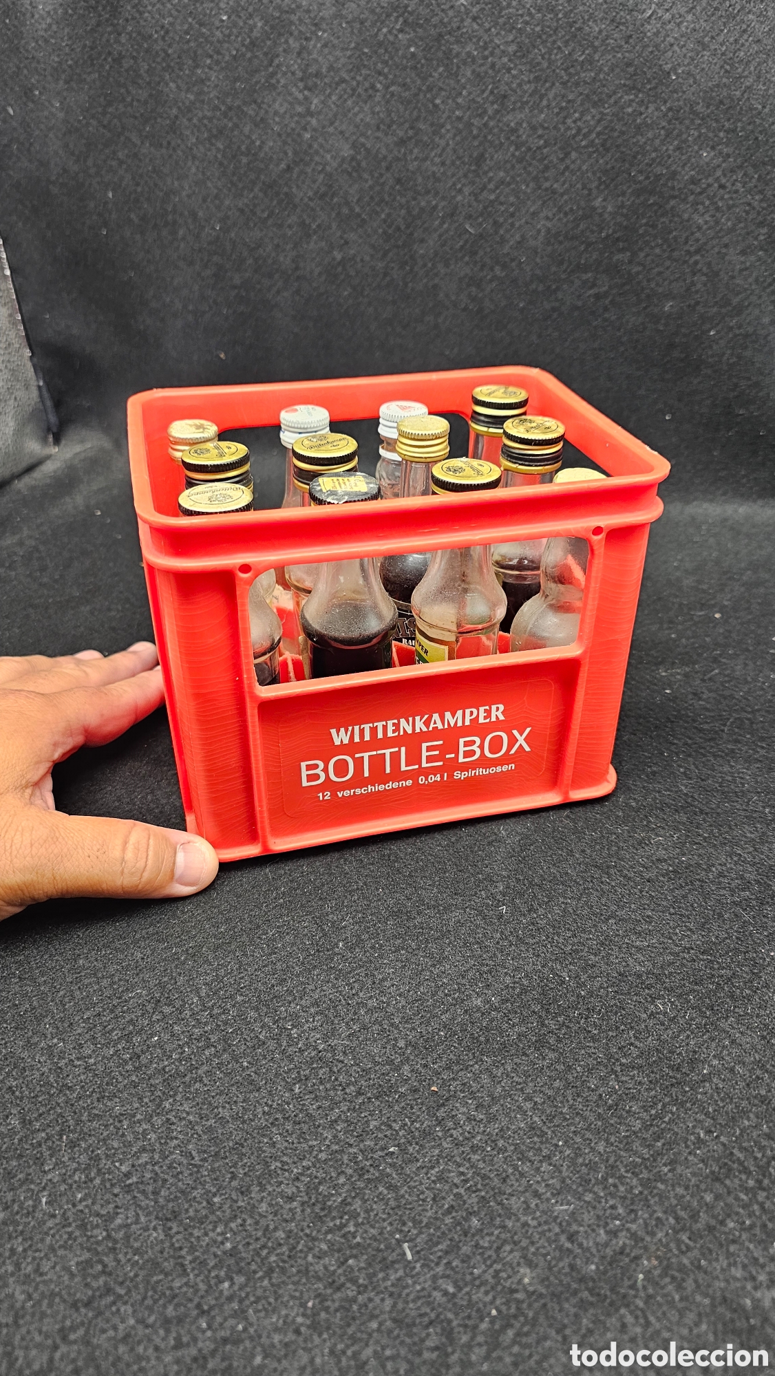 Otras botellas y bebidas antiguas de colecci&oacute;n: Antigua caja miniatura con botellas varias.....