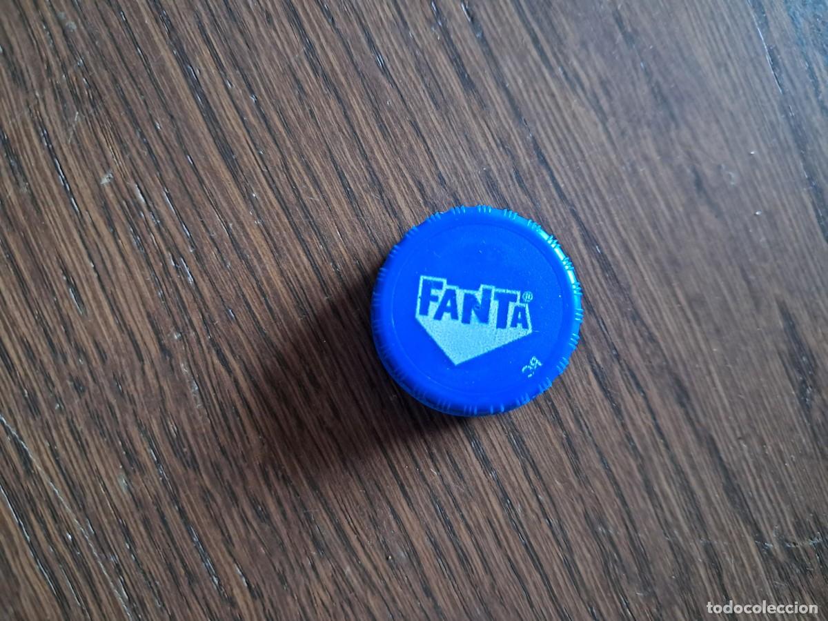 Otras botellas y bebidas antiguas de colecci&oacute;n: chapa tap&oacute;n rosca de pl&aacute;stico, Fanta.