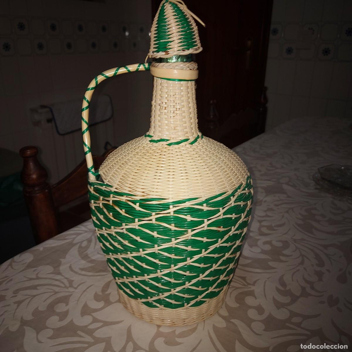 Otras botellas y bebidas antiguas de colecci&oacute;n: DAMA JUANA DE VIDRIO Y TAPON DE CORCHO , BOTELLA ESTILO SCOUBIDOU