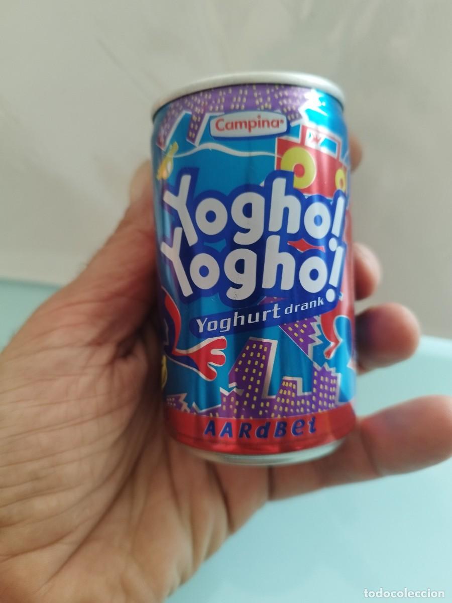 Otras botellas y bebidas antiguas de colecci&oacute;n: una lata de la bebida de yogur Yogho! Yogho! sabor a fresa (aardbei) de la marca neerlandesa Campina