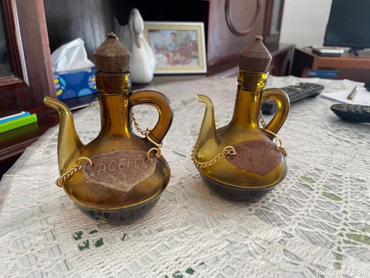 Otras botellas y bebidas antiguas de colecci&oacute;n: Pareja de Vinagreras con tap&oacute;n de madera original