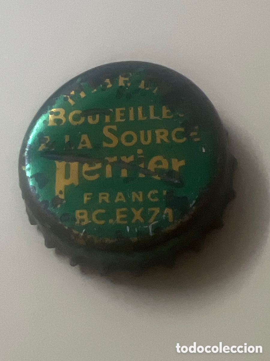 Otras botellas y bebidas antiguas de colecci&oacute;n: Q439. CHAPA AGUA - Perrier Mise en Bouteilles a la Source France BC.B136