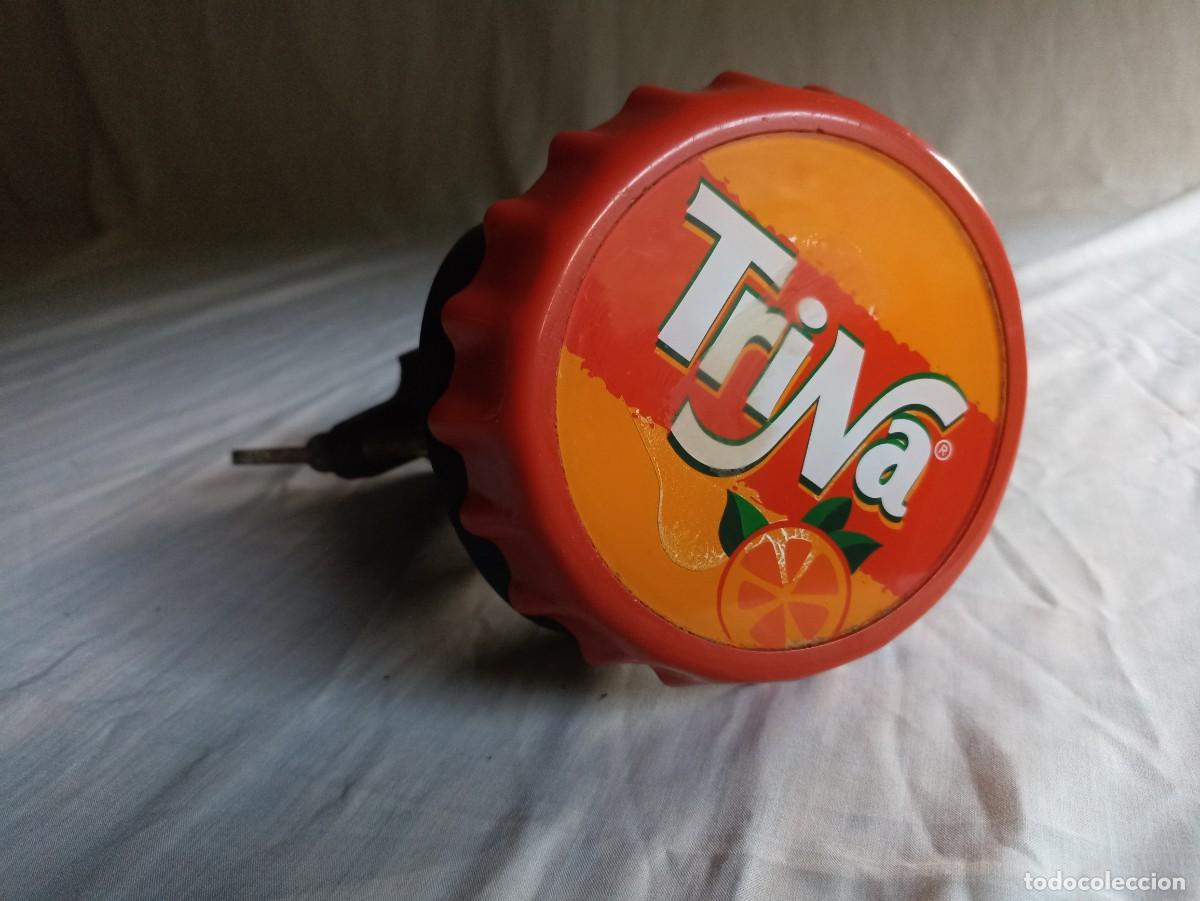 Otras botellas y bebidas antiguas de colecci&oacute;n: Abrebotellas expositor Trina