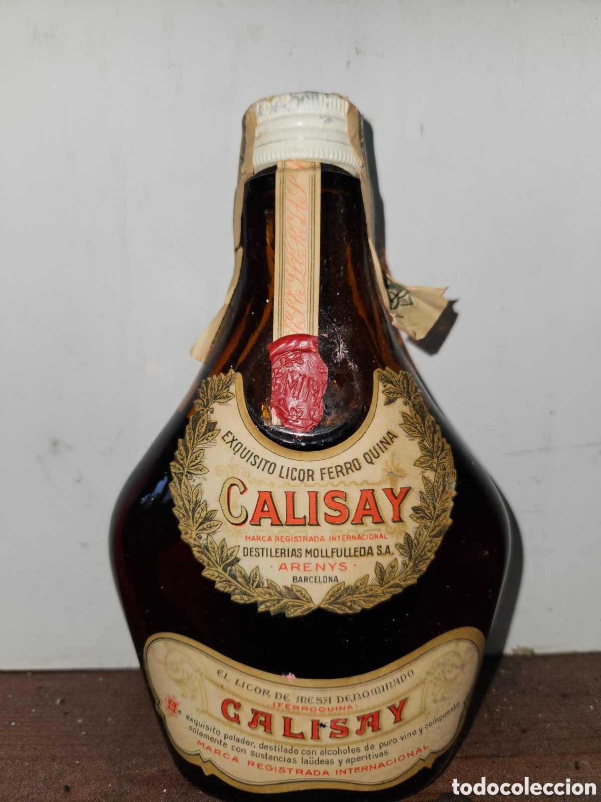 Otras botellas y bebidas antiguas de colecci&oacute;n: Rara botella precintada de Calisay
