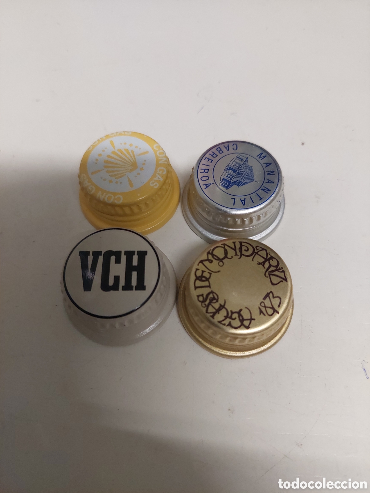 Otras botellas y bebidas antiguas de colecci&oacute;n: 4 TAPONES CHAPA AGUA MINERAL