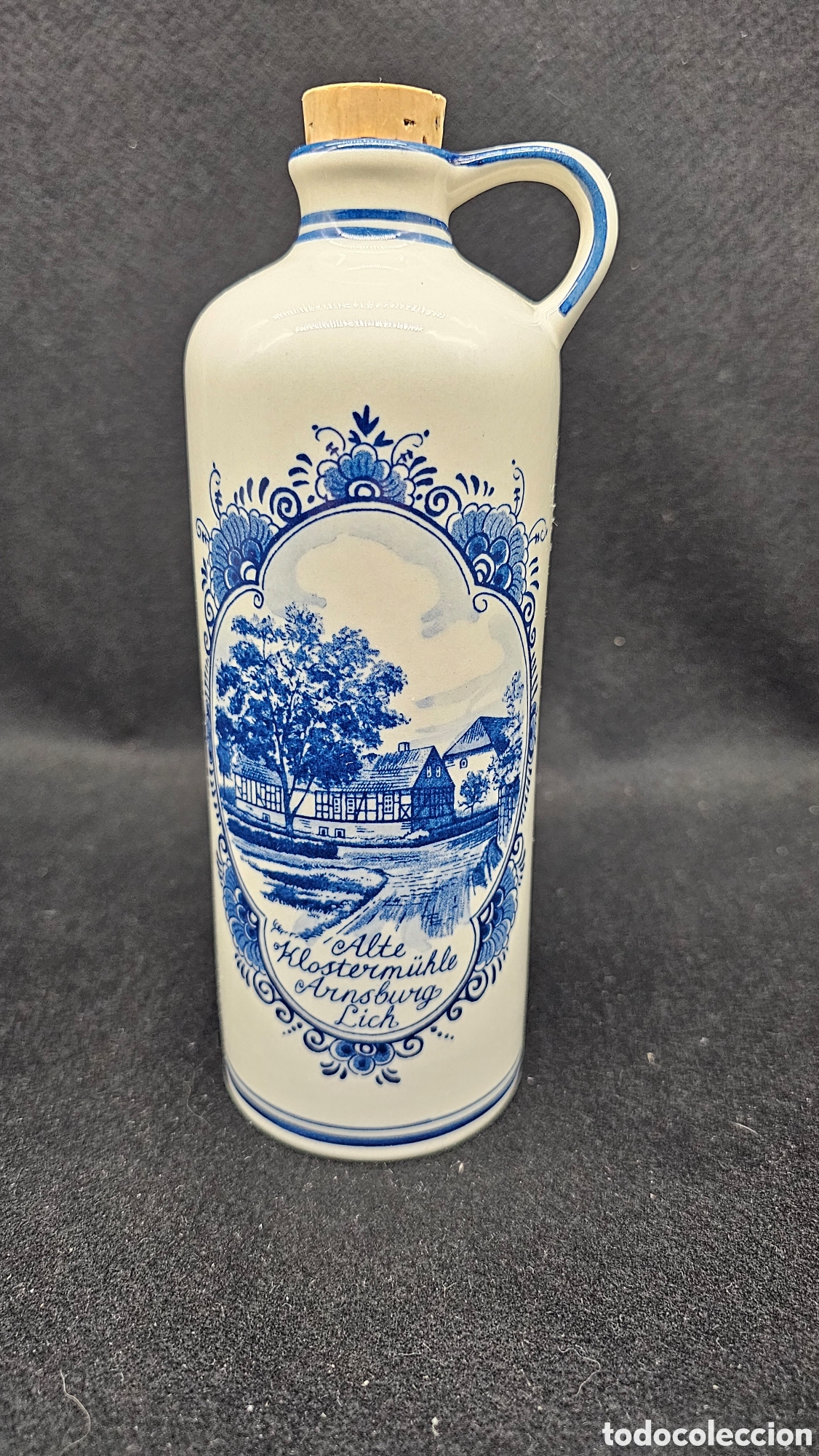 Otras botellas y bebidas antiguas de colecci&oacute;n: Bonita botella de cer&aacute;mica....